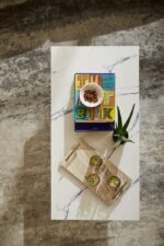104742 mbh traditonaltwist chrsitmas social table top no xmas